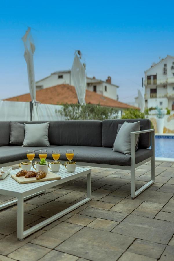 Villa Costa Blu With Pool By The Sea Trogir Extérieur photo